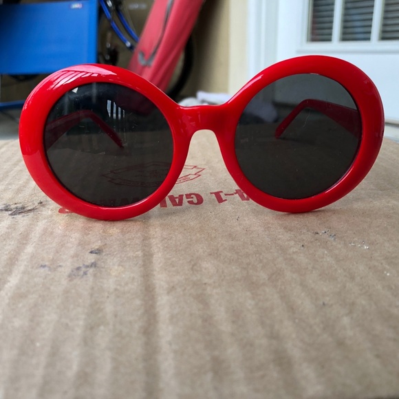 Vintage Oval/Round Sunglasses - Picture 2 of 4